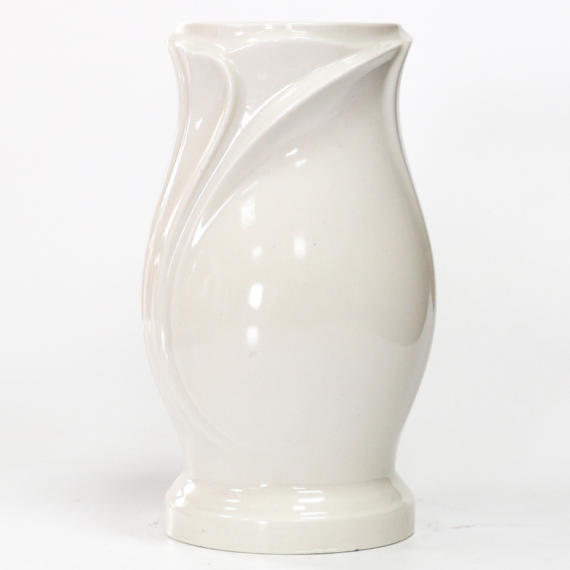 Ваза на кладбище